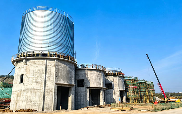 Construction of spiral silo body